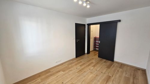 PRENÁJOM 5 - izbového domu