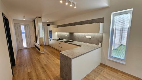 PRENÁJOM 5 - izbového domu