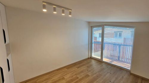 PRENÁJOM 5 - izbového domu