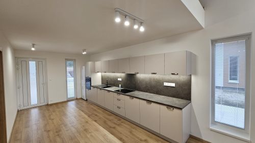 PRENÁJOM 5-izbového domu