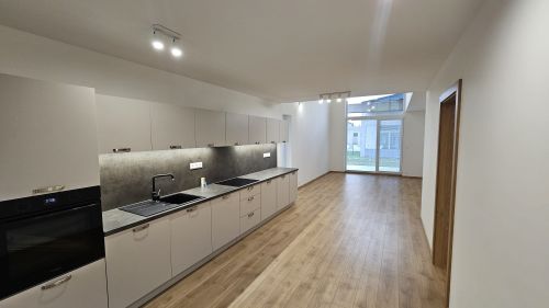 PRENÁJOM 5-izbového domu