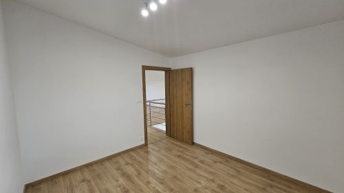 PRENÁJOM 5-izbového domu