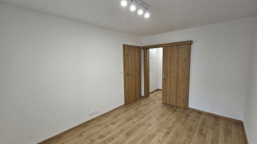 PRENÁJOM 5-izbového domu